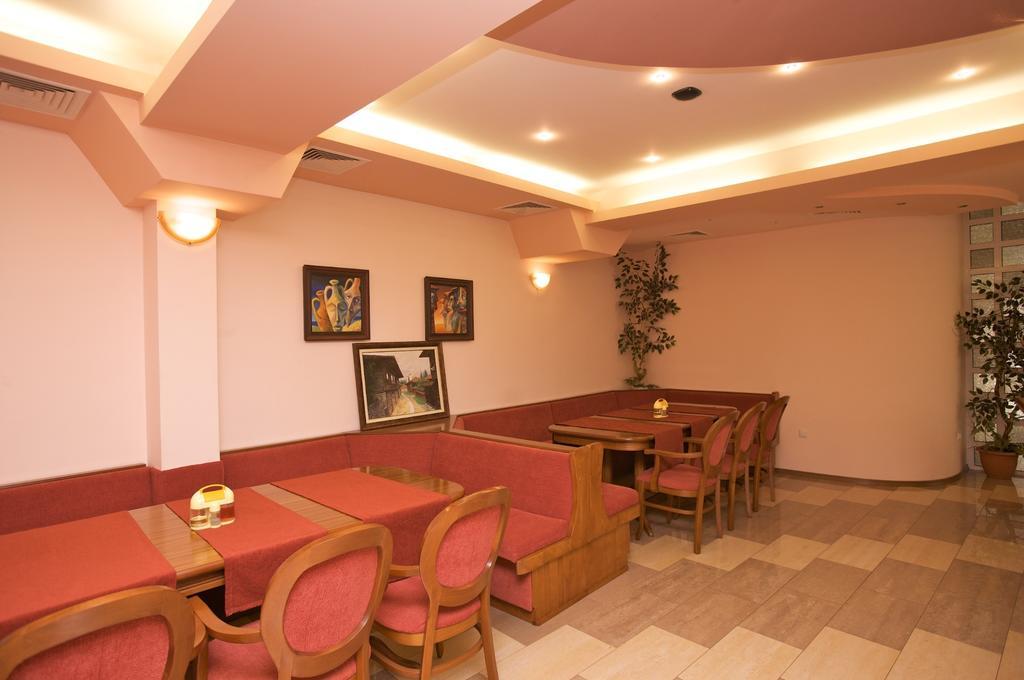 Семеен Хотел Елена Палас Nesebar Exterior foto