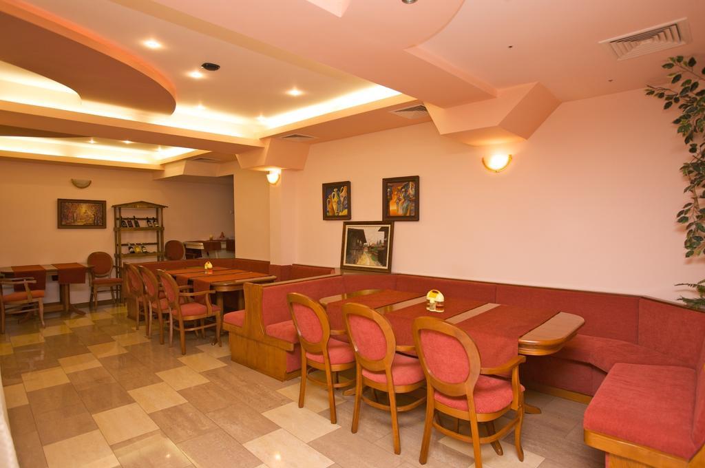 Семеен Хотел Елена Палас Nesebar Exterior foto