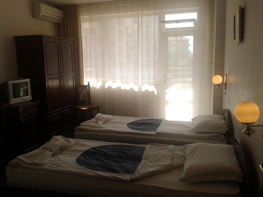 Семеен Хотел Елена Палас Nesebar Quarto foto